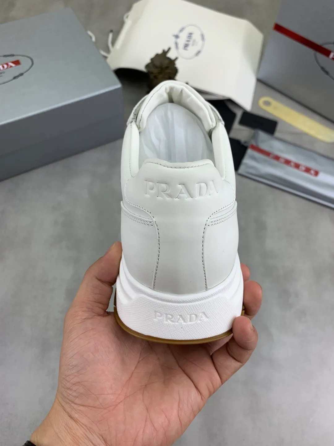 Men's shoes 💰P580💰 [New style] High version official website popular models are on the market, 🆘 Trendy brand (Prada) mainly promotes popular models, avant-garde and versatile fashion men's shoes private version mold opening, cowhide surface splicing 1:1.. Fashionable and simple, original imported cowhide lining cowhide feet; the atmosphere and personality are more fashionable, eye-catching and pursuing class. It will subvert the old idea and be a must-have for fashion trendsetters with you! Must keep it for yourself! Tall and comfortable, large and low, high-end quality workmanship. Size: 38-45; 5️⃣ colors available.